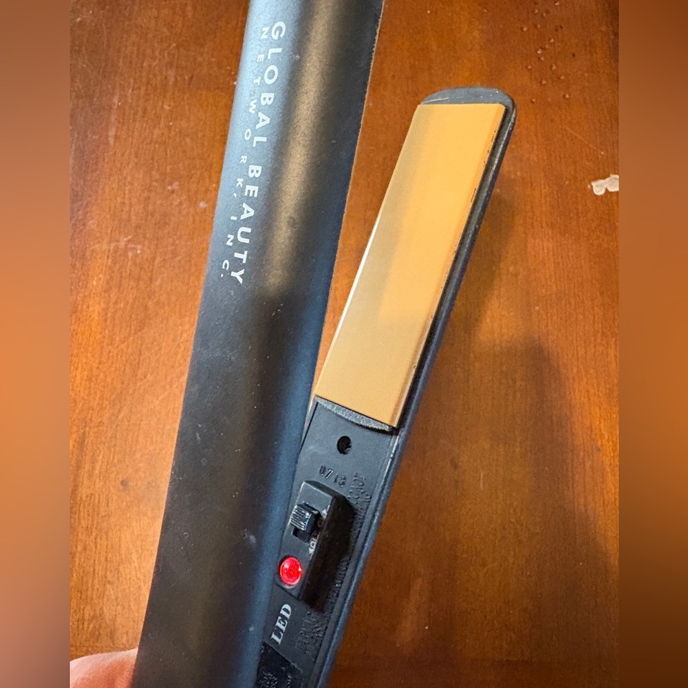 Chi Global Beauty Black and Gold Hair Straightener